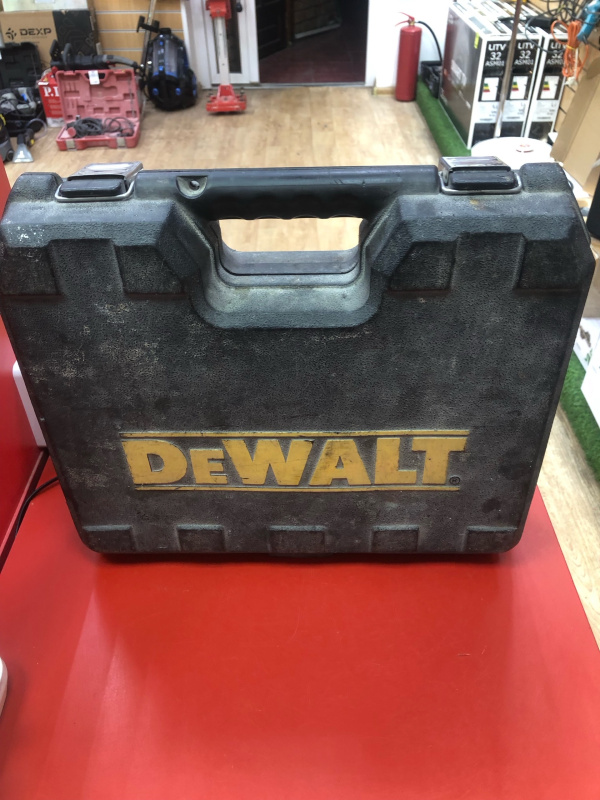 Шуруповерт Dewalt DCB112